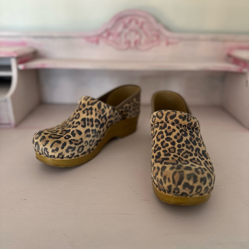 Dansko leopard suede size 39 clogs.  Worn once at home, never worn in office.